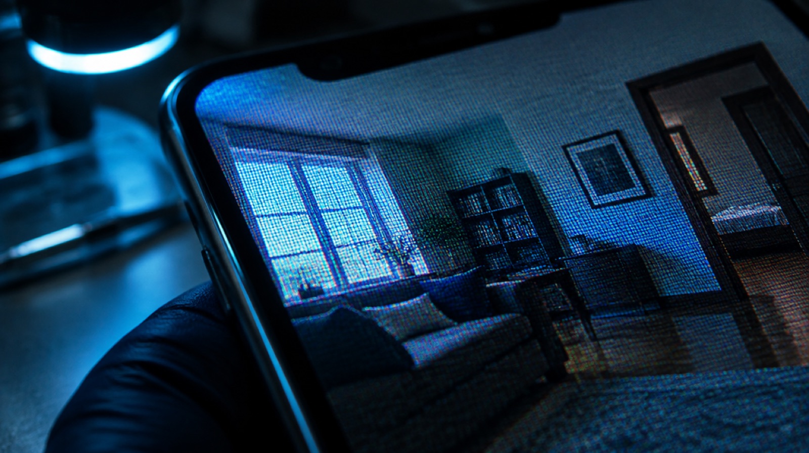 Gros plan macro sur les pixels de l'écran d'un smartphone affichant une photo